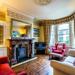 https://7-st-johns-crescent.yorkshirehotels.net